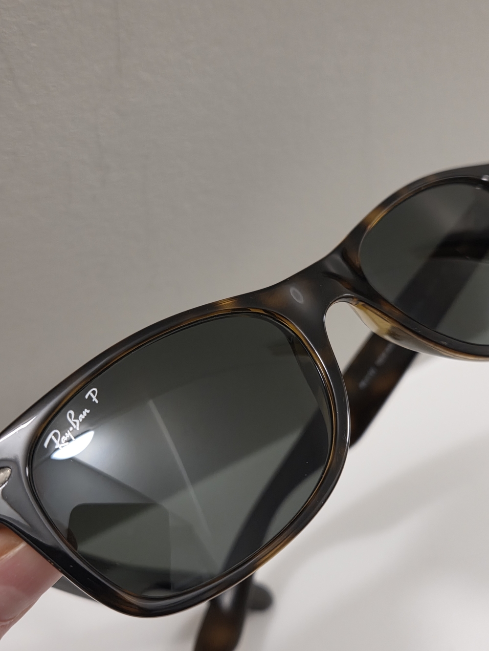 Ray-Ban RB2132 New Wayfarer Polarized – Tortoise 52mm